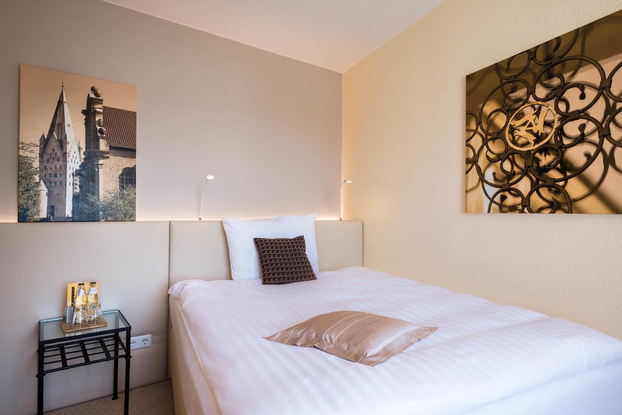 Hotel Zur Muehle พาเดอร์บอร์น ภายนอก รูปภาพ